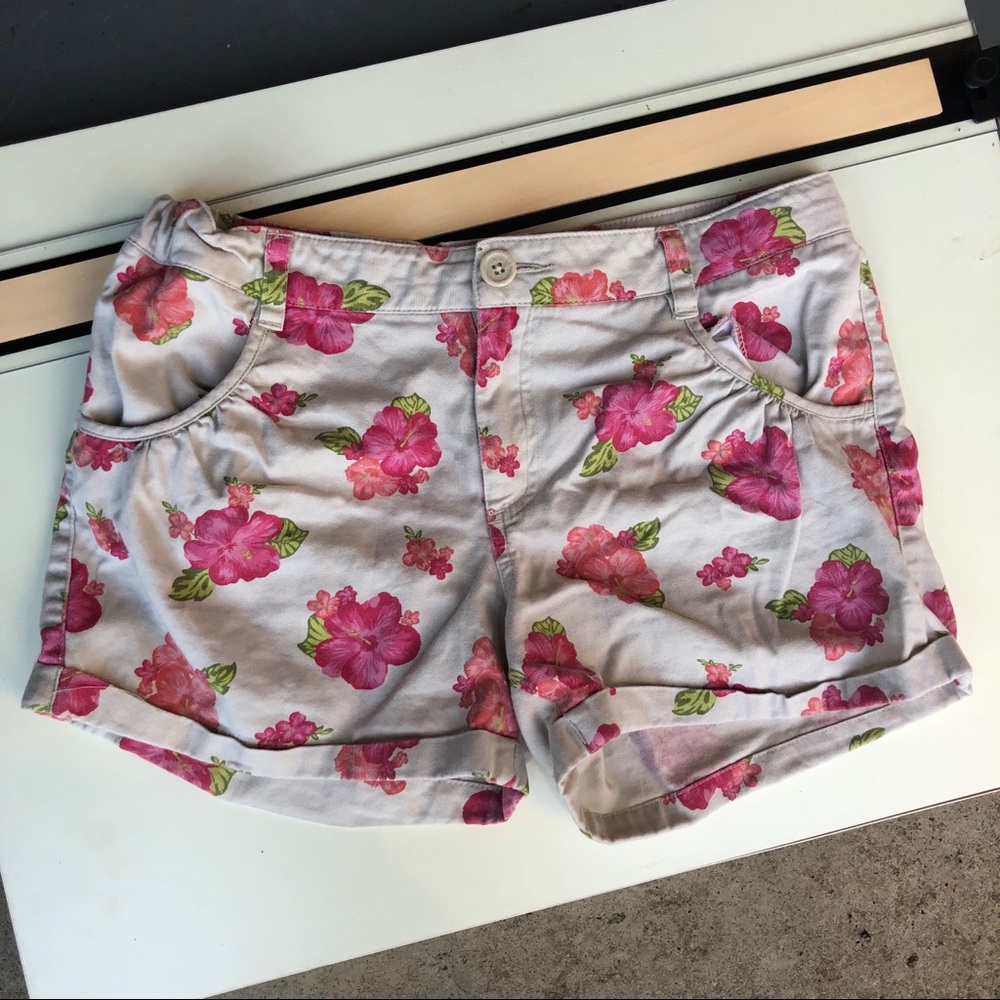 floral shorts